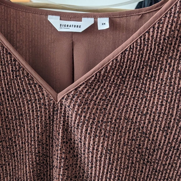 Signature Reitmans pleated blouse - Picture 3 of 5